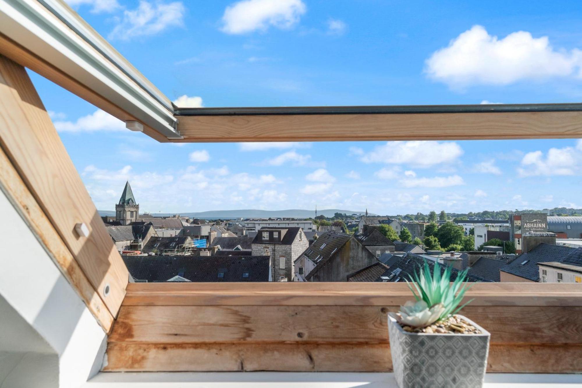 Heart Of City Centre Stunning View Galway Extérieur photo